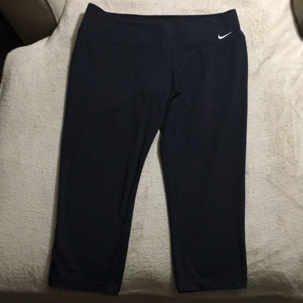 Ladies Nike - Athletic Black Knee-Length Leggings